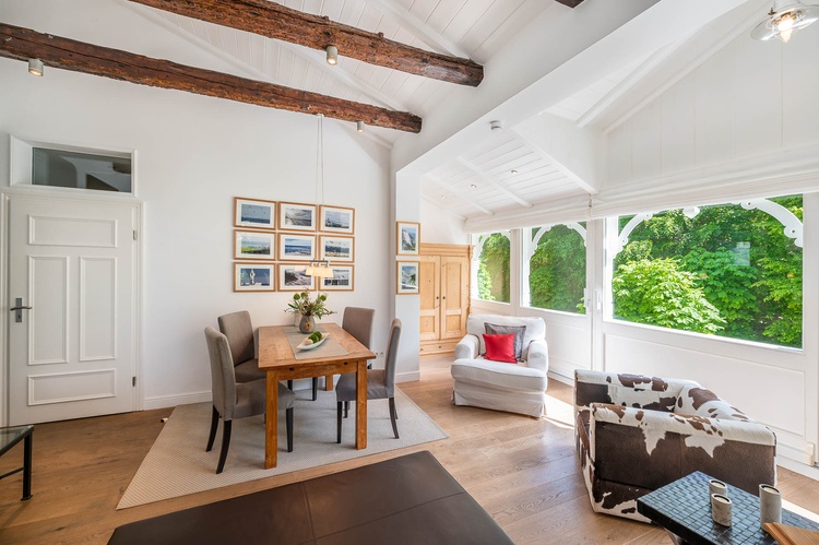 Wohnbereich mit Esstisch