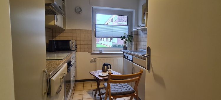 vollständig ausgestatte Küche mit Kaffeemaschine, Senseo, Geschirrspüler