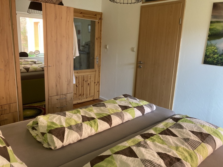 Bett mit geteilten Matrazen (1,60m)