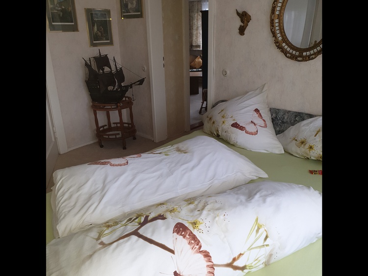 Das Schlafzimmer mit der Französichen Liege, nach hinten gelegen.