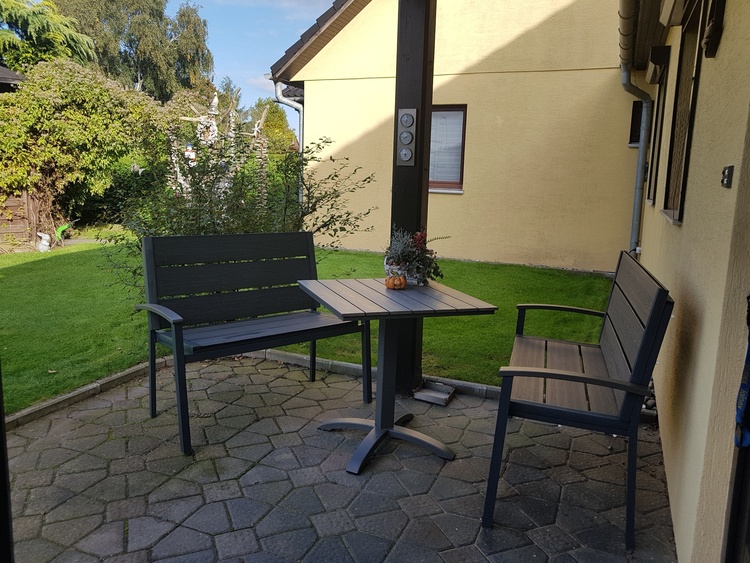 Sitzmöglichkeit vor dem Haus