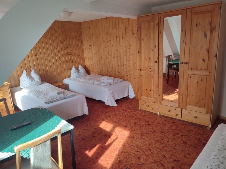 3-Bett-Zimmer