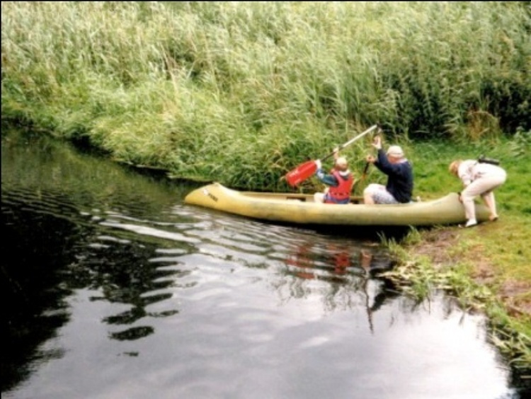 Kanu ist inklusive (See 300 Meter,Fluss Warnow 900 Meter), Trailer + Zubehör vorhanden