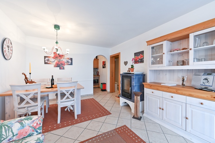 Wohn- Esszimmer mit Kaminofen