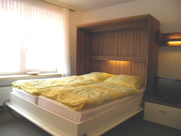 Raumsparbett geöffnet