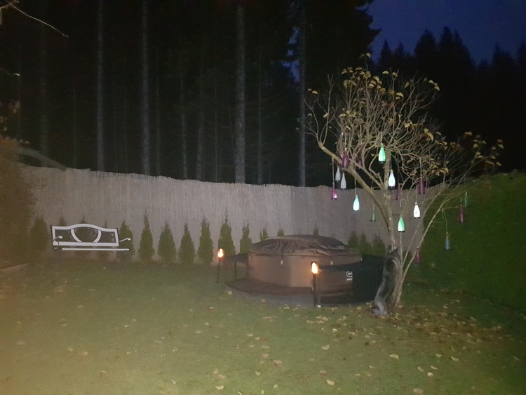 Whirlpool bei Nacht mit Lichtspiel ,24 Stunden benützbar