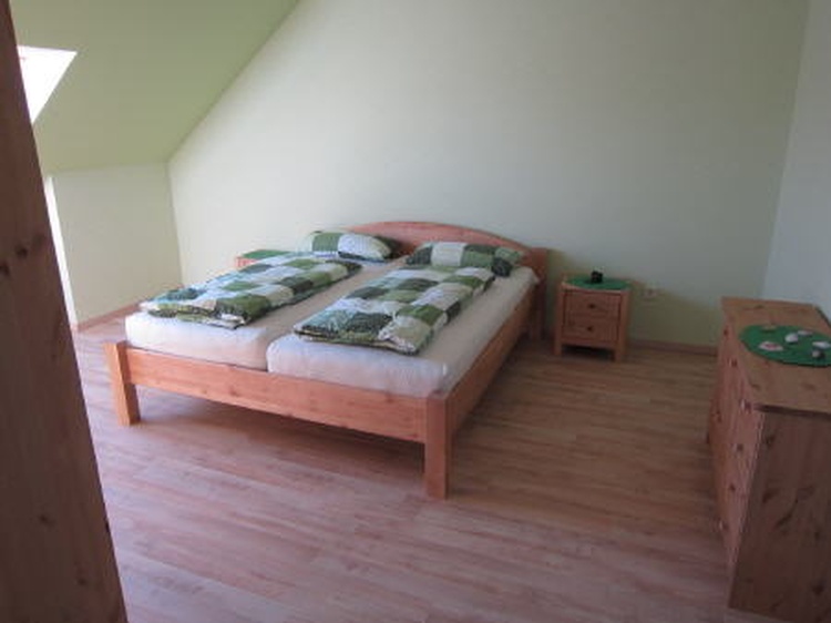 Schlafzimmer 1