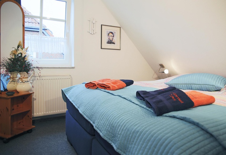 Schlafzimmer 1