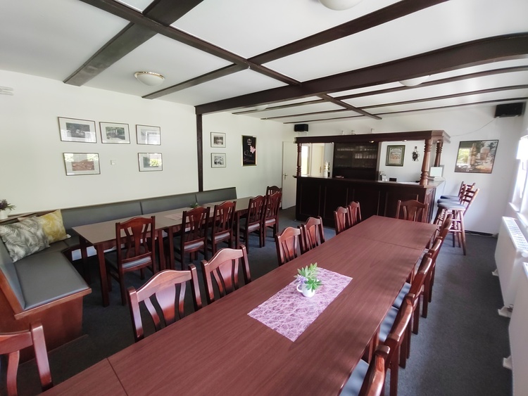 Speisesaal mit Zapfanlage