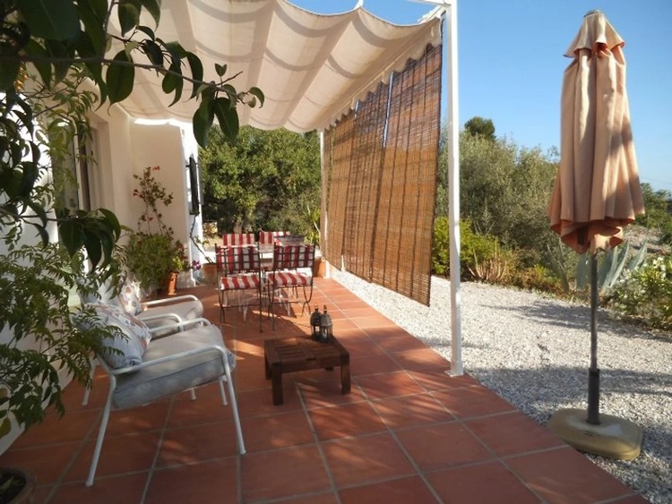 die Terrasse mit Blick in die Plantagen