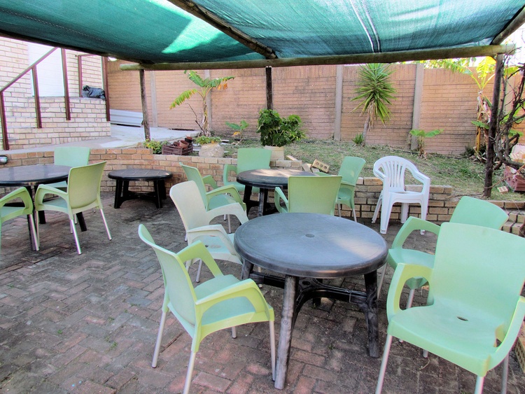 Sitz und Barbeque area