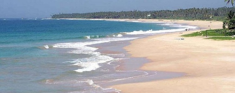 Flacher Sandstran in Bang Sare