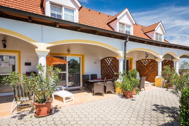 Terrasse der Terrassenwohnungen