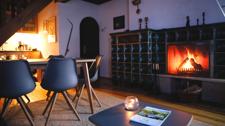 Gemütliches Knistern der Holzscheide