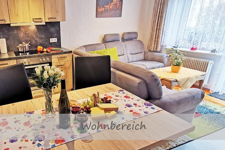 Wohnbereich - Ferienwohnung Blumenzauber