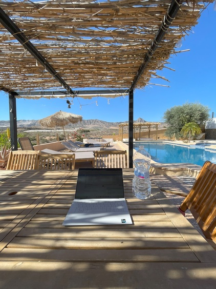 Essbereich am Pool