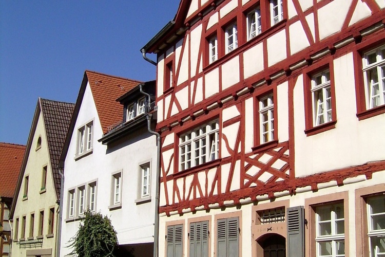 Außenbild, Hausfassade der historischen Gebäude in der Altstadt