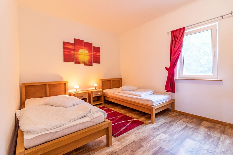 Schlafzimmer mit 2 Einzelbetten