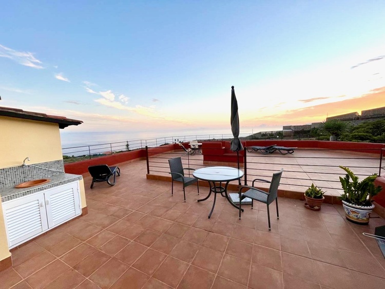 Bella Vista Terrasse mit angrenzender Gemeinschaftsterrasse