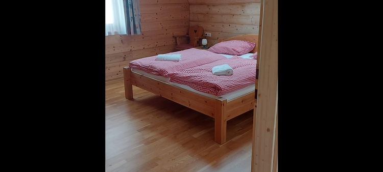 Schlafzimmer mit Doppelbett