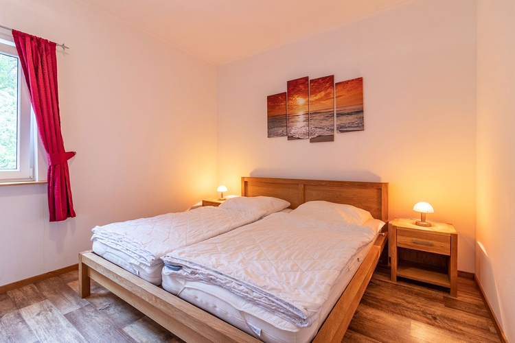 Schlafzimmer mit Doppelbett