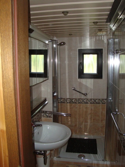 Bad & WC mit Fußbodenheizung und Fenster