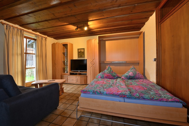 Bett 3 und 4 mit normal langen Betten im Wohnzimmer