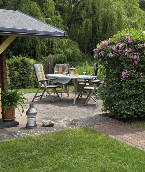 Grillterrasse mit Schuppen