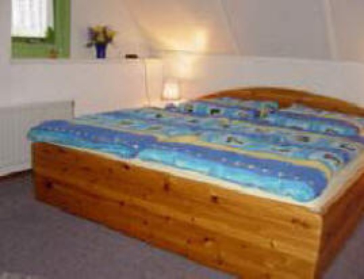 Schlafzimmer 1