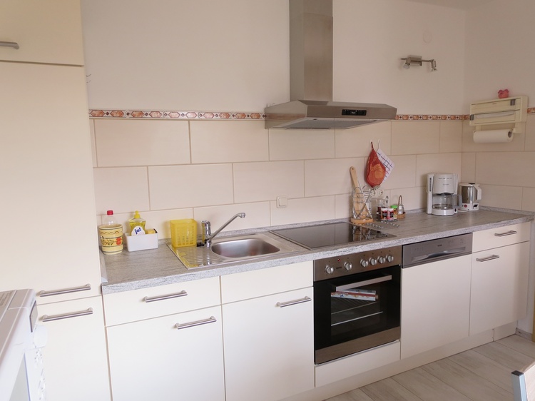 Neue Küche mit Spülmaschine