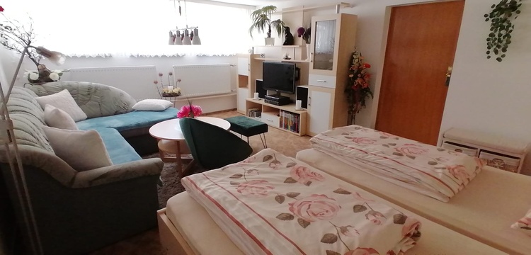 Wohn. und Schlafzimmer