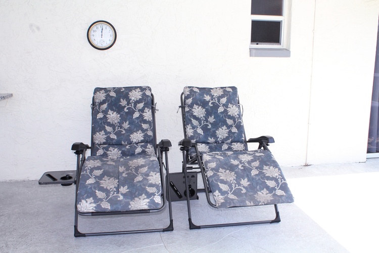 Sehr bequeme Liegen - wach bleiben ist schwierig :-))