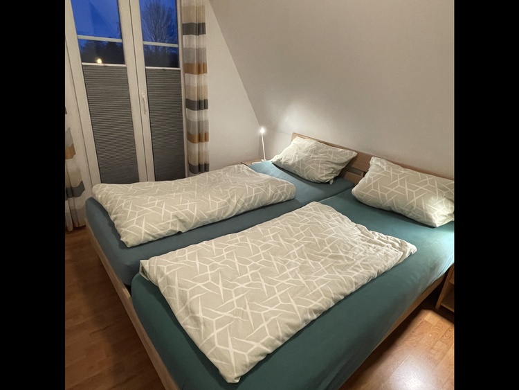 Schlafzimmer mit Doppelbett