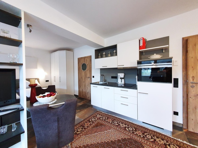 Küche mit kleinem Essplatz