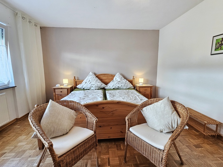 Schlafzimmer 1