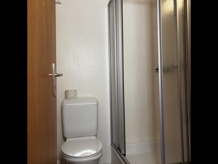 Dusche/WC zu Schlafzimmer 3