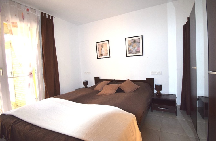 Arena 3 Schlafzimmer mit Doppelbett, Kleiderschrank, Fliegengitter