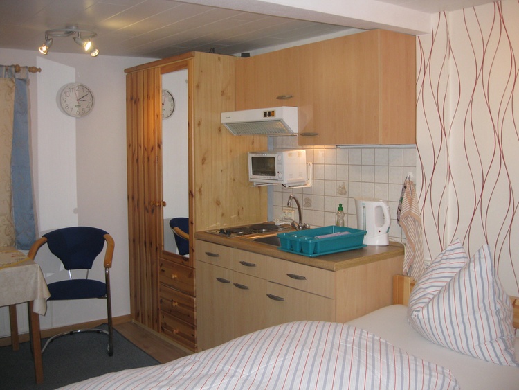 Schlafzimmer 2 mit Miniküche und sep. Bad