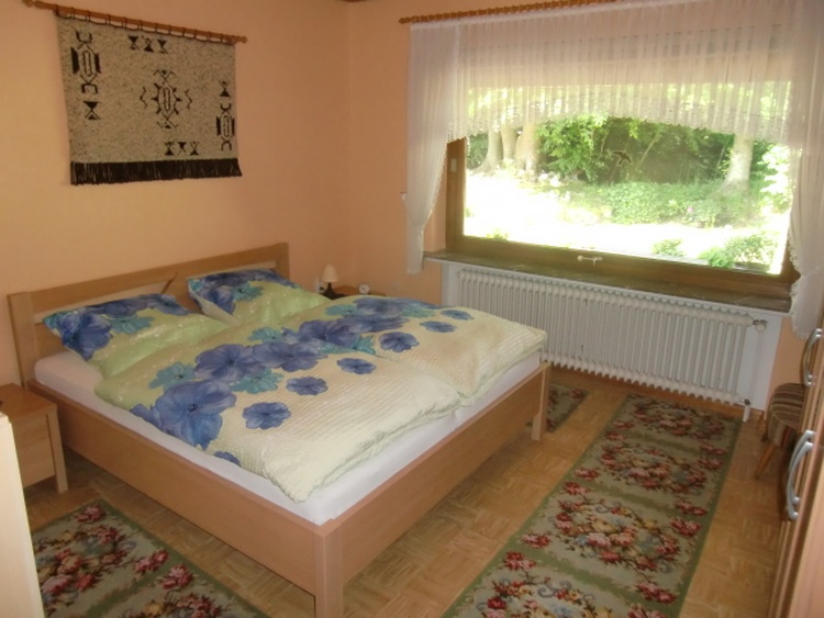 Schlafzimmer 1