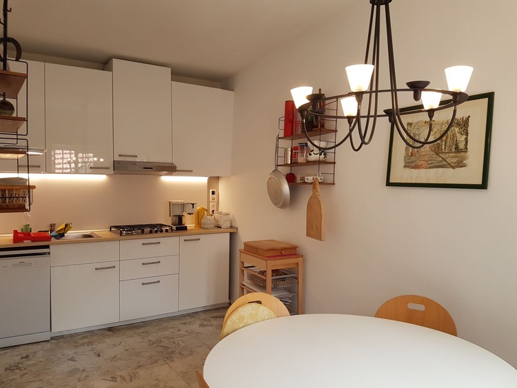 Voll ausgestattete Wohnküche