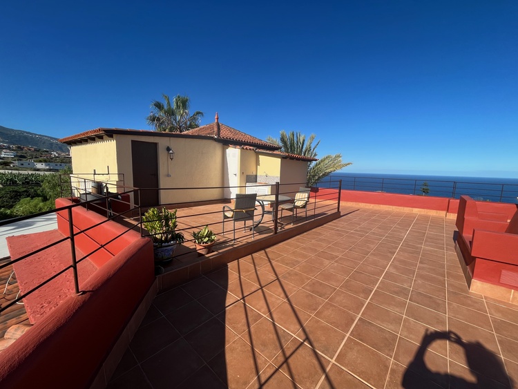 Privat- und angrenzende Gemeinschaftsterrasse