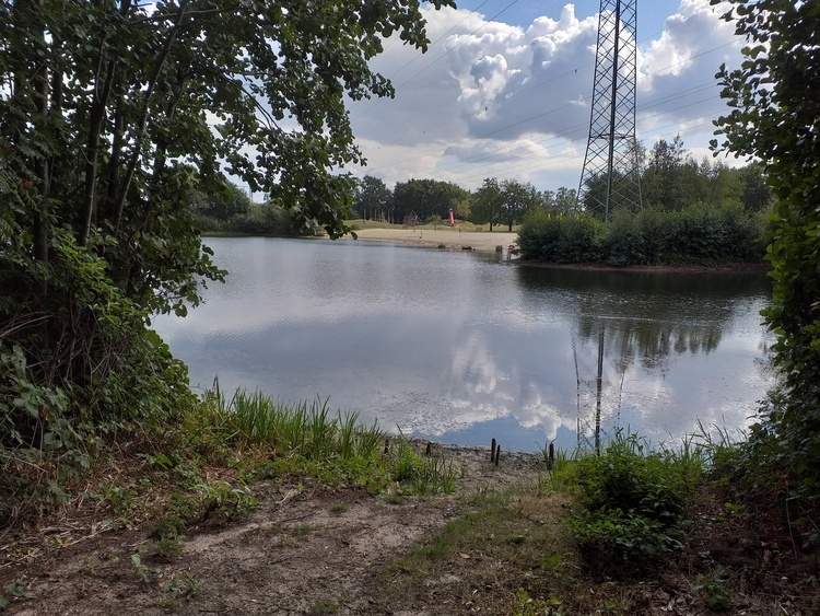 Blick auf den Badesee