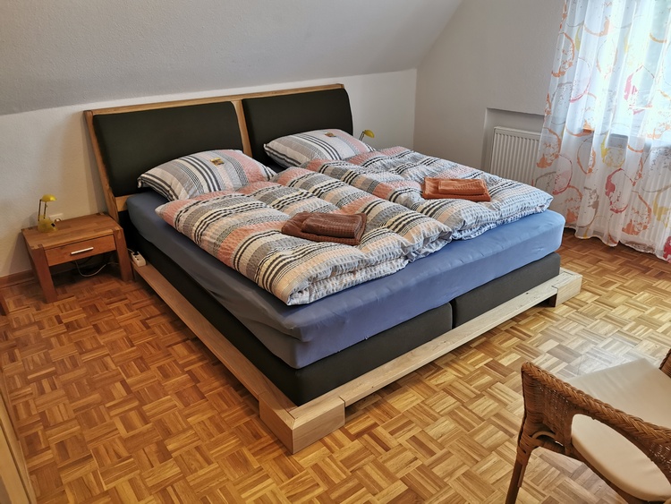 Schlafzimmer 1