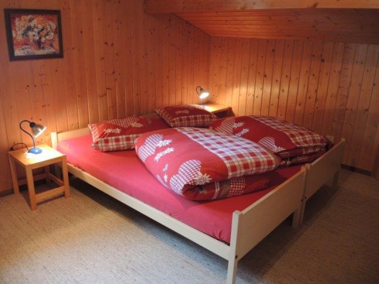 Schlafzimmer 3 Betten OG