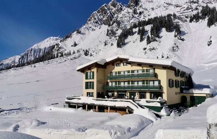 Unser kleines feines Hotel Arlberg Stuben im Winterkleid