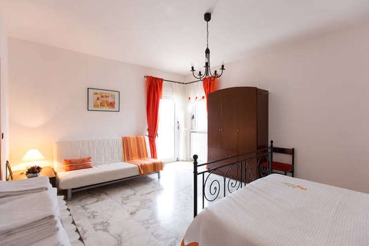 Schlafzimmer "Papaveri" mit Schafsofa