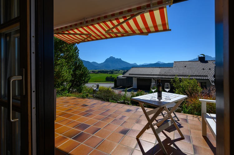 Terrasse mit Blick auf die beiden Königsschlösser