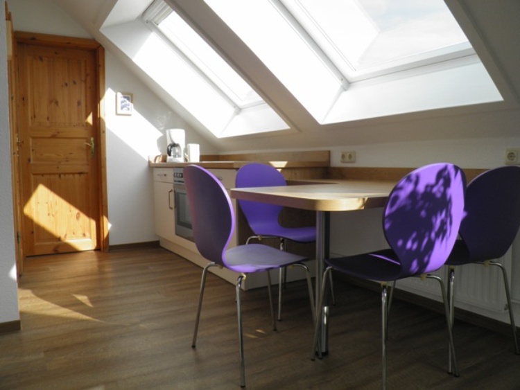 helle Essecke in der Dachwohnung