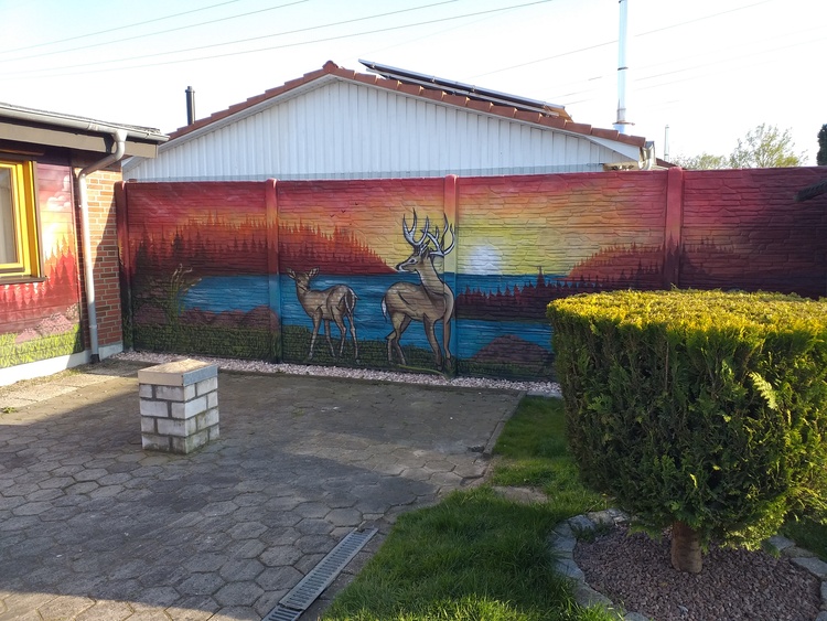 Heidelandschaft auf der Gartenmauer gemalt