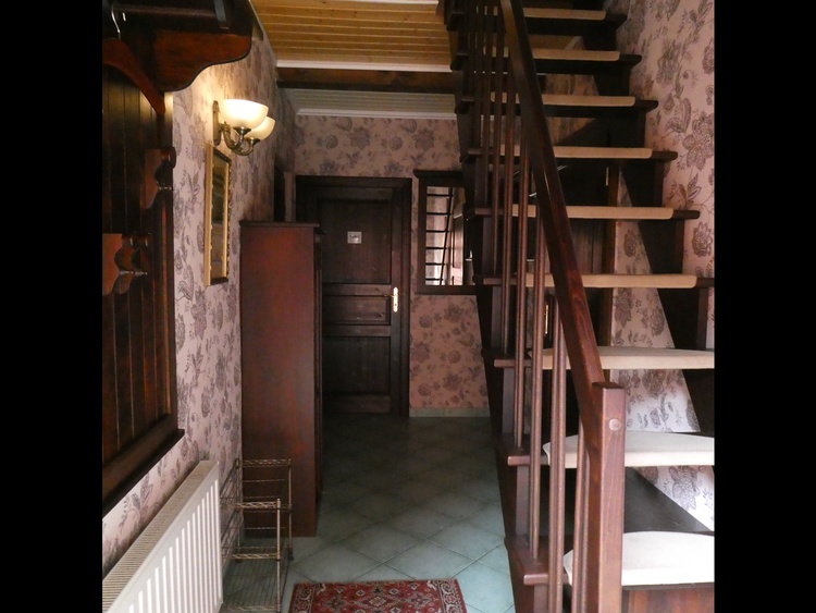 Eingang- Flur Erdgeschoß mit Treppe zum OG